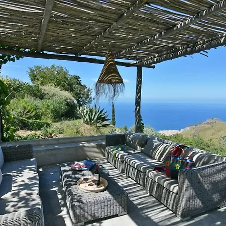 Villa Sleeps 8 Pool