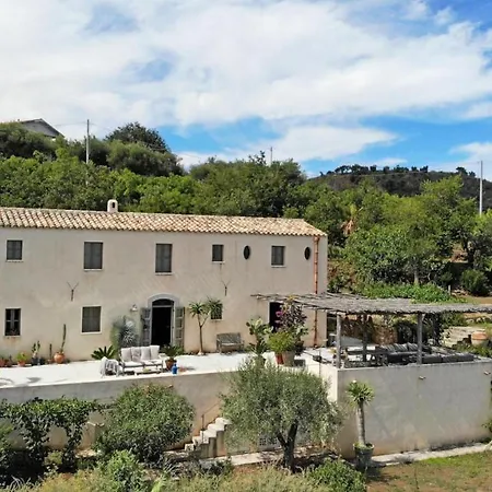 Villa Sleeps 8 Pool