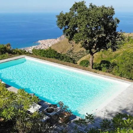 Sleeps 8 Pool Villa Cefalù